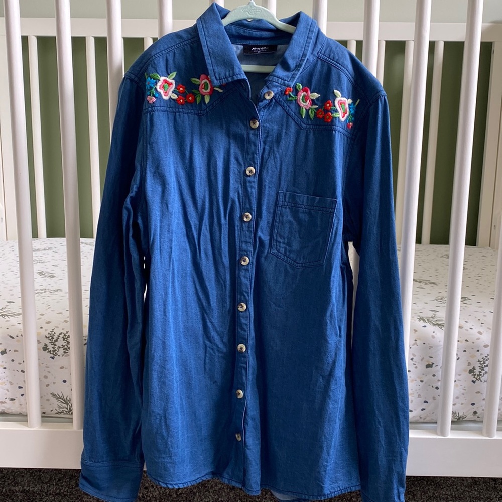 Nasty Gal Western style embroidered button up